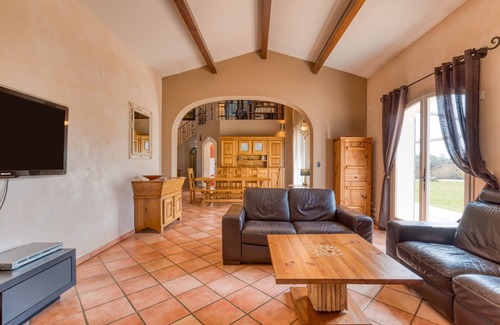 Arles Villa | Villa 'Yana' con terraza privada, Wi-Fi y aire acondicionado