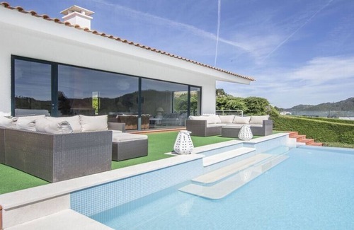 Ferreira do Zezere Villa | Villa Zezere Lago - Villa moderna de 4 dormitorios - A poca distancia de la presa del río Castelo de