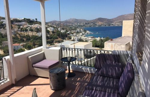Panteli Casa | Villa Zoe, una encantadora casa isleña con una fantástica terraza lounge.