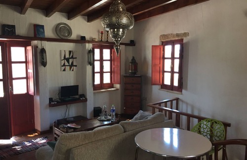 Panteli Casa | Villa Zoe, una encantadora casa isleña con una fantástica terraza lounge.