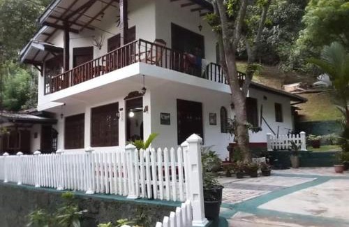 Gomagoda Casa | Villa25 Homestay free pick up from the centre