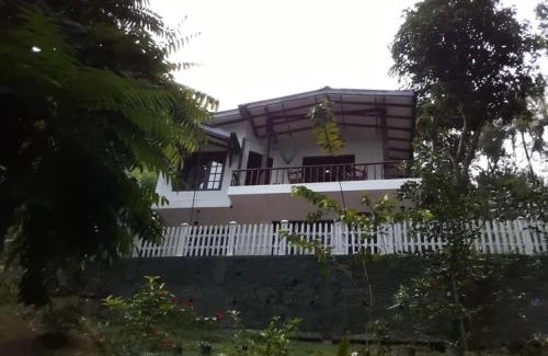 Gomagoda Casa | Villa25 Homestay free pick up from the centre