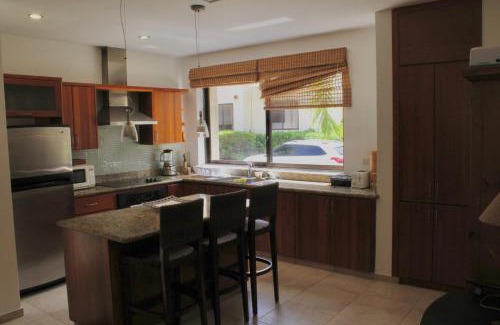 Juan Dolio Villa | VillaFV GuavaBerry-JuanDolio-4BR-6Bds-12Pax-AC-WiFi-BBQ-GolfView