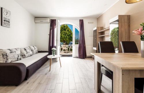 Pridvorje Apartamento | Village apartments Mimi