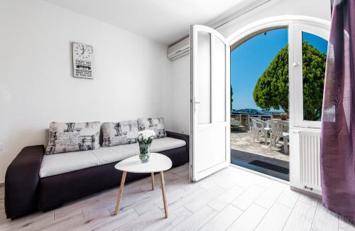Pridvorje Apartamento | Village apartments Mimi