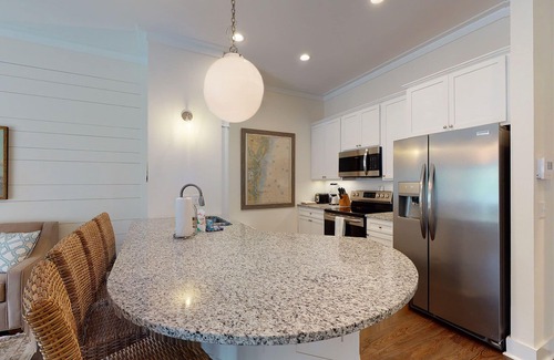 King City Condominio | Village-Area Condo w/ Pool Unit 2106 First Floor