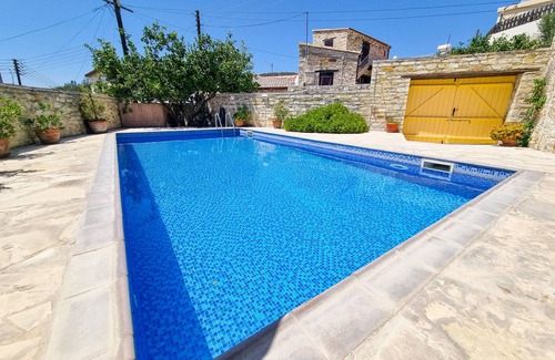 Skarinou Apartamento | Village Charm Pool Apartment at Skarinou