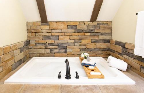 Berlin Casa | Village Dreams Cottage by Amish Country Lodging