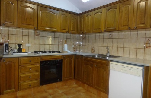 Sant Llorenc de la Muga Casa | "Casa de Pueblo con Piscina Privada" con terraza y Wi-Fi