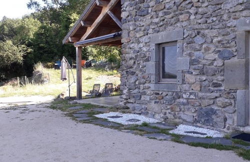 Saint-Julien-Chapteuil Casa | Village house Gîte de La Roche