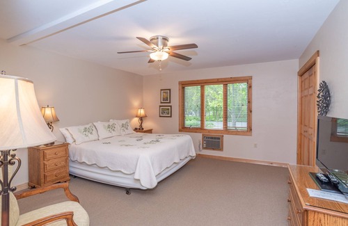 Ephraim Hotel | Village Green Lodge