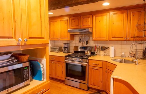 Cavendish Casa | Village Home with 15 acre backyard on the river