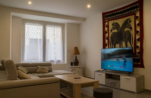 Bourg-Saint-Andeol Casa | Village house near the Ardèche gorges.