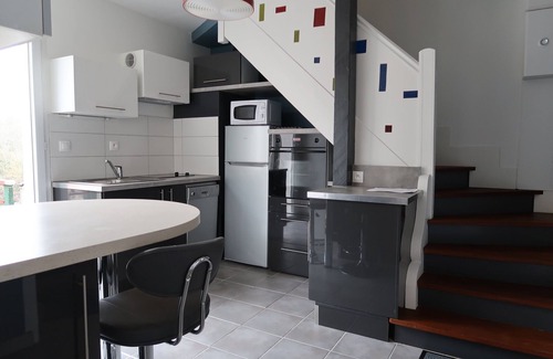 Mouleydier Casa | Casa de pueblo cuidadosamente reformada, en un espíritu moderno y funcional.