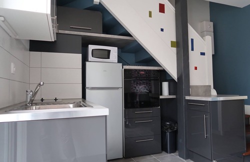 Mouleydier Casa | Casa de pueblo cuidadosamente reformada, en un espíritu moderno y funcional.
