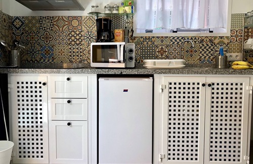 Arico Viejo Apartamento | Casa de pueblo completamente reformada 4 apartamentos con patio en Arico Viejo.
