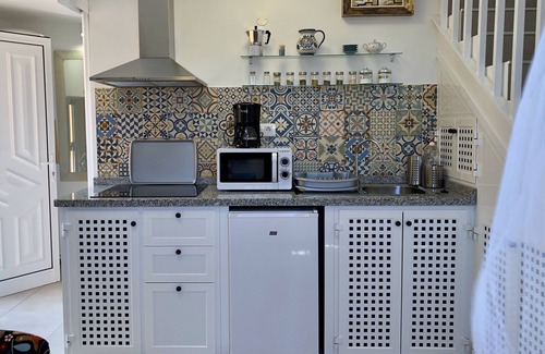 Arico Viejo Apartamento | Casa de pueblo completamente reformada con 4 apartamentos, con patio en Arico Viejo.