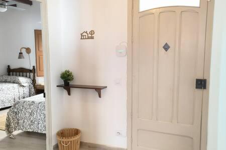 Bellvey Apartamento | Village house with patio and barbecue