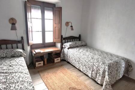 Bellvey Apartamento | Village house with patio and barbecue