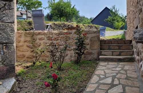 Perols-sur-Vezere Casa | Village house with terrace