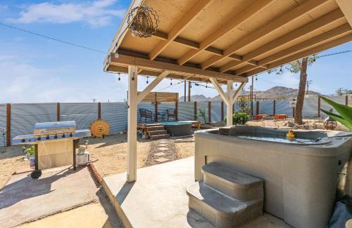 Joshua Tree Casa | Village House - Hot Tub, Pool, walk to shops
