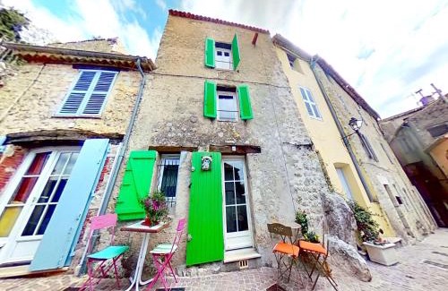 Fayence Villa | Village House in Fayence with Castle Views