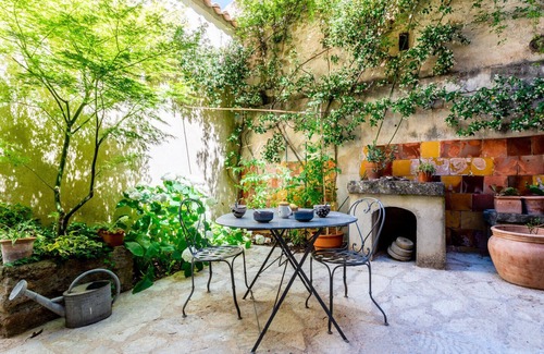 Suze-la-Rousse Chalet De Esquí | Village House with Pool for Rent – Suze-la-Rousse, Drôme Provençale