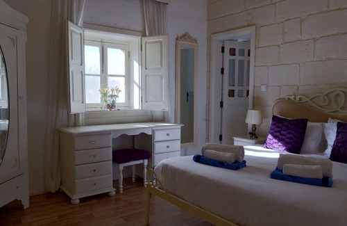 Zebbug Cama Y Desayuno | Village Knights Accommodation