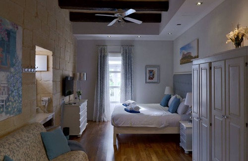 Zebbug Cama Y Desayuno | Village Knights Accommodation