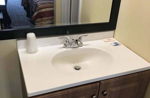 Dawson Hotel | Village Motor Inn