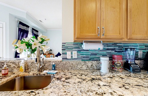 Villages of Five Points Condominio | Village of Five Points pet friendly condo with pool, gym, and tennis access