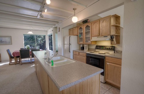 Zephyr Cove Condominio | Village Pleasure 3 Bedroom Condo by RedAwning