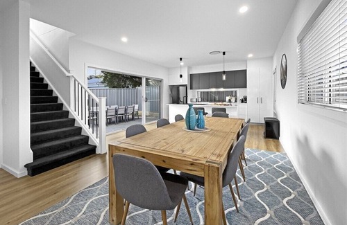 Shellharbour Casa | Village Seaside Retreat - Modern, Walk to Beach