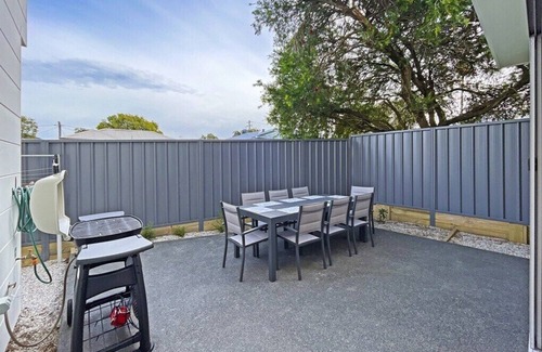 Shellharbour Casa | Village Seaside Retreat - Modern, Walk to Beach