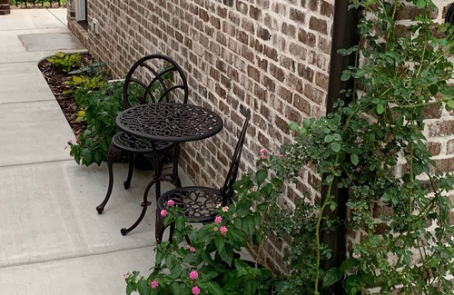Davidson Apartamento | Village Studio -Five minute walk to campus: 12 mins. to town
