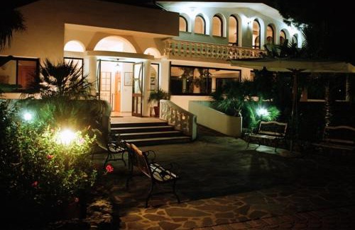 Santa Maria Apartamento | Villaggio Pineta Petto Bianco
