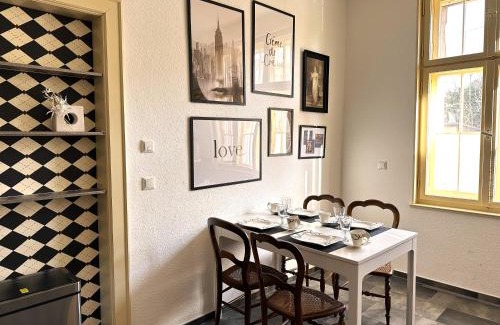 Burg Apartamento | VillaKrocker - ElbeRadweg trifft WandKunstwerk