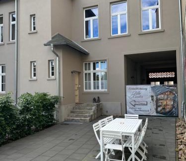 Burg Apartamento | VillaKrocker - ElbeRadweg trifft WandKunstwerk