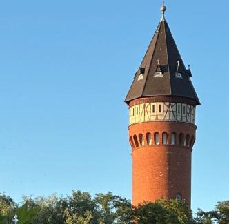Burg Apartamento | VillaKrocker - ElbeRadweg trifft WandKunstwerk