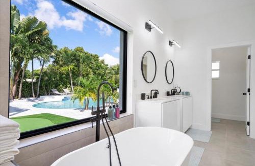 North Miami Casa | VillaLee-Jungle Palm Island white marble pool Area