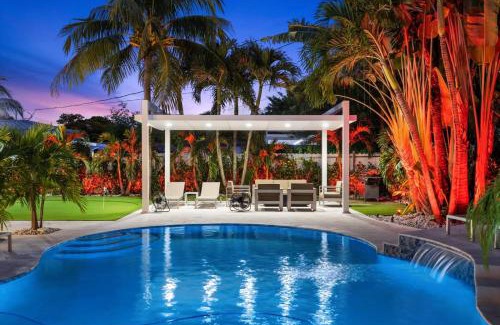 North Miami Casa | VillaLee-Jungle Palm Island white marble pool Area