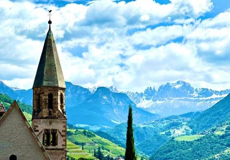 Old Town Apartamento | VILLAREJA - Großzügige Panorama-Suite mit Dolomitenblick, Terrasse, Designbad mit eingelassener Wanne und Glasdusche