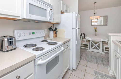 Rehoboth Beach Condominio | Villas at Bay Crossing dog-friendly condo with pool, balcony, water views, & W/D