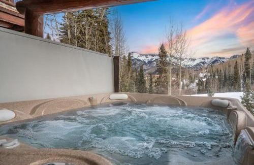Mountain Village Casa | Villas At Tristant 137 by AvantStay Ski In Ski Out Home w Panoramic Views Hot Tub