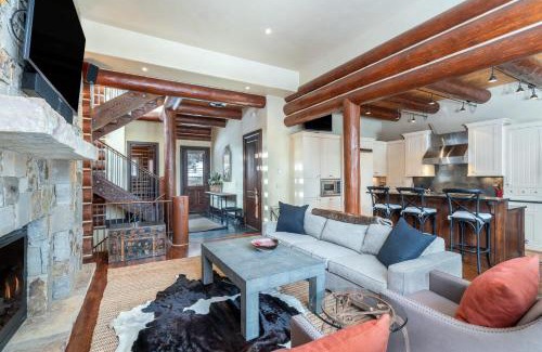 Mountain Village Casa | Villas At Tristant 137 by AvantStay Ski In Ski Out Home w Panoramic Views Hot Tub