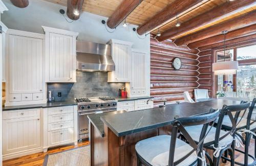 Mountain Village Casa | Villas At Tristant 137 by AvantStay Ski In Ski Out Home w Panoramic Views Hot Tub