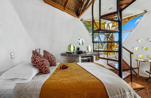 Isla Navidad Villa | Villas Bambu