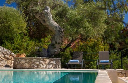 Sivota Villa | VILLAS CARISMA - Natural Style Villas for 14 people