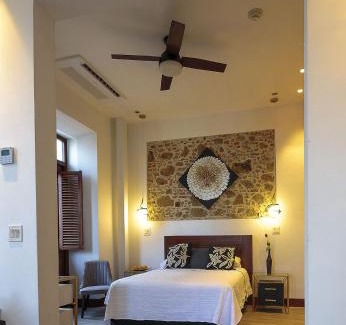 Casco Viejo Apartamento | Villas La Fontana Amplias ApartaSuite-piscina 101