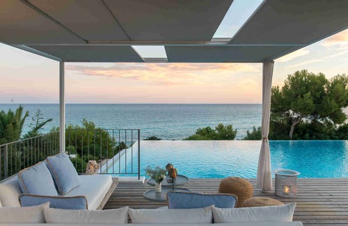 Vilanova I la Geltru Villa | Villas Sitges Casa del Mar. Primera línea/ Vistas by Weekly Villas
